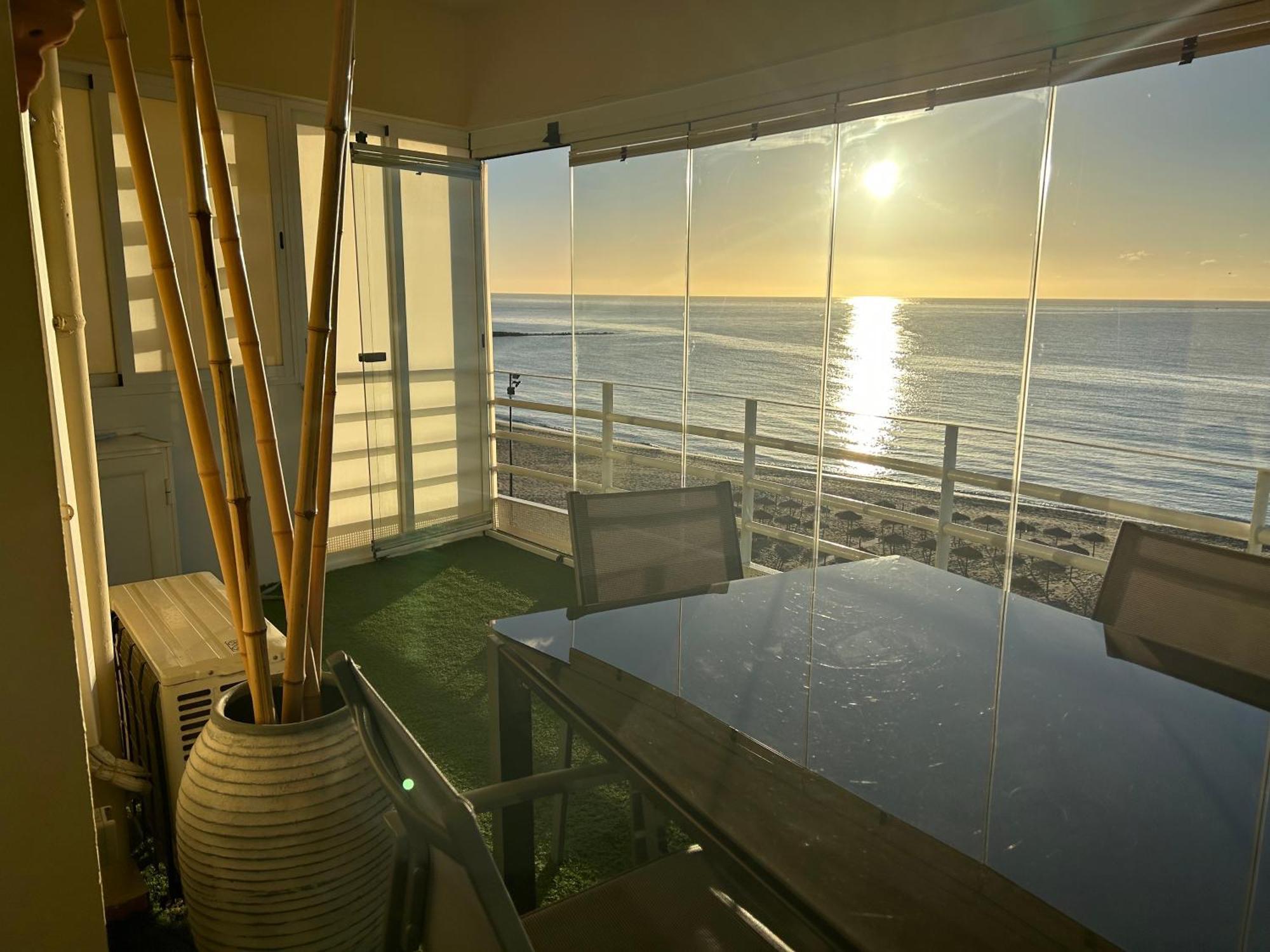 Apartamento En Primera Linea/Beachfront Apartment Fuengirola Zewnętrze zdjęcie